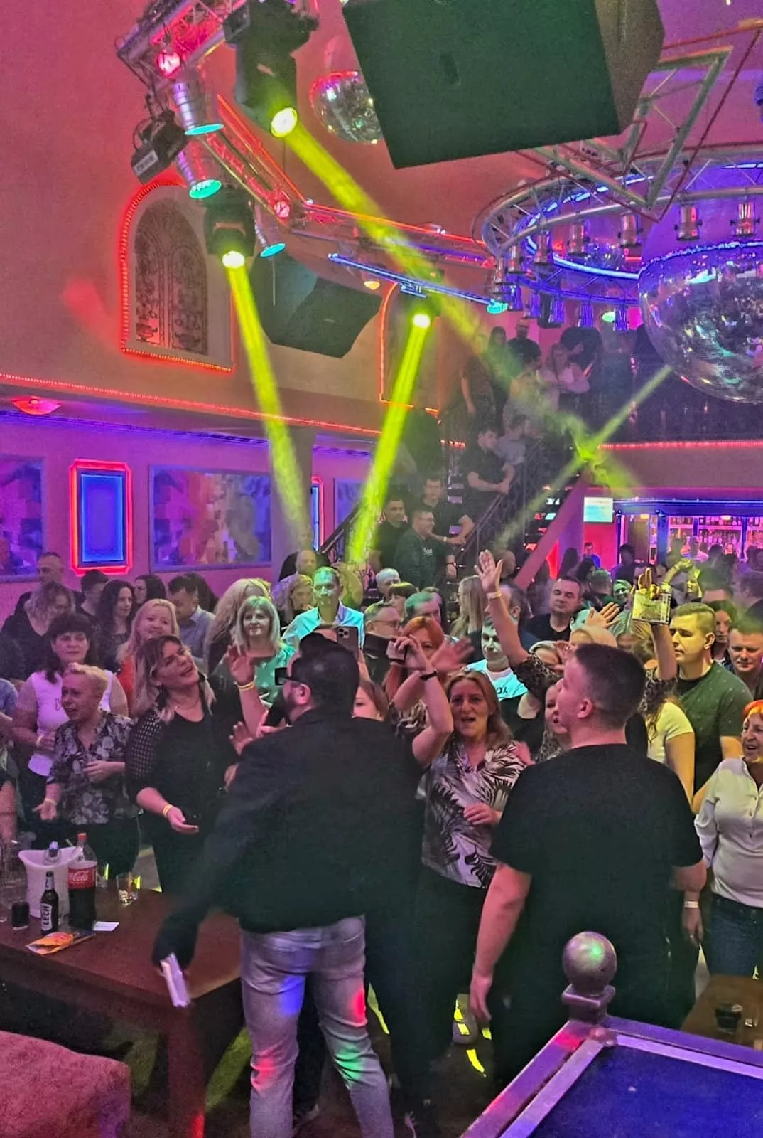 Andre porwał publiczność w Klubie Luxo Jełowa! Niezapomniana noc pełna hitów disco polo. Zobaczcie materiał 

